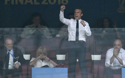 W loży honorowej na Łużnikach z bramek swoich reprezentantów widowiskowo cieszył się prezydent Franc