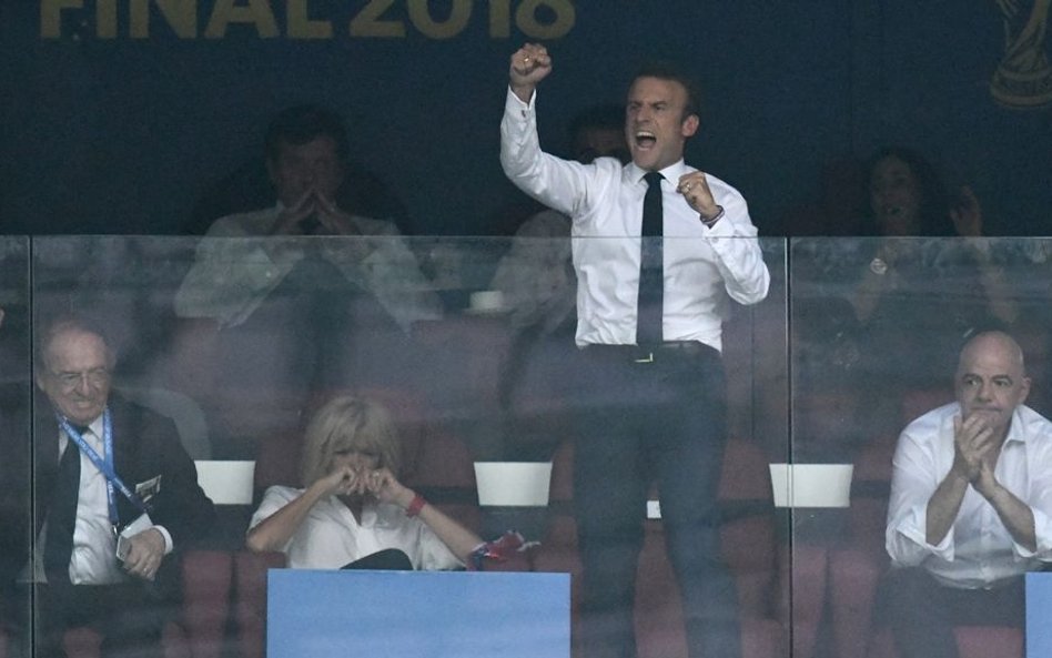 W loży honorowej na Łużnikach z bramek swoich reprezentantów widowiskowo cieszył się prezydent Franc