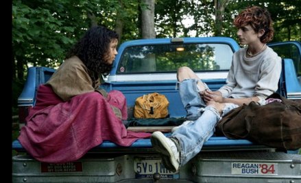 Taylor Russell i Timothée Chalamet w filmie „Bones and All”