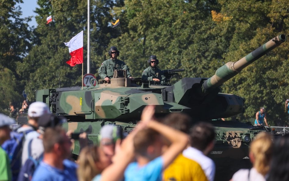 Trzeba przyznać, że defilada 15 sierpnia 2025 r. wyglądała znacznie lepiej, niż jeszcze kilkanaście 