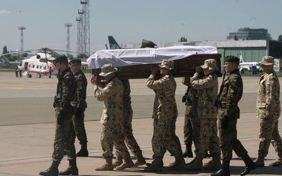 Godne pogrzeby żołnierzy, którzy zginęli na wojnie lub w związku ze służbą