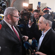 Poseł Konfederacji Grzegorz Braun po zgaszeniu gaśnicą świec chanukowych w Sejmie w Warszawie
