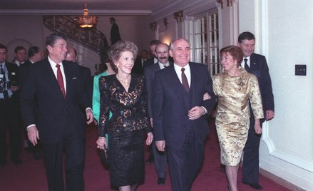 Trump chce wycofać USA z układu zawartego przez Reagana (po lewej) i Gorbaczowa (w środku)