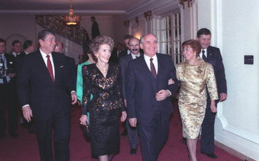 Trump chce wycofać USA z układu zawartego przez Reagana (po lewej) i Gorbaczowa (w środku)