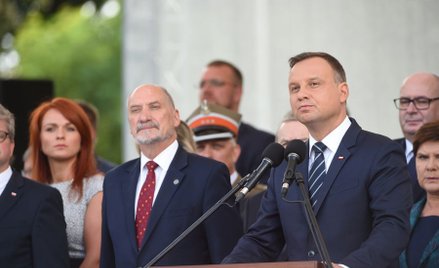 Prezydent zapunktował u wojskowych, ale opinii nie poprawił