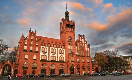 Przed słupskim ratuszem miało nie być choinki, ale ostatecznie będą aż dwie