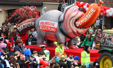 Karnawałowa parada w Duesseldorfie: kpiny z polskiego rządu i prezesa PiS