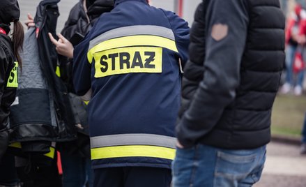 Łomża: Czteroletnie dziecko spadło z balkonu na piątym piętrze