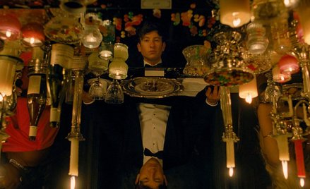Odrażający. Próżni. Bogaci. Dlaczego „Saltburn”, głośny film na Prime Video, zawodzi?
