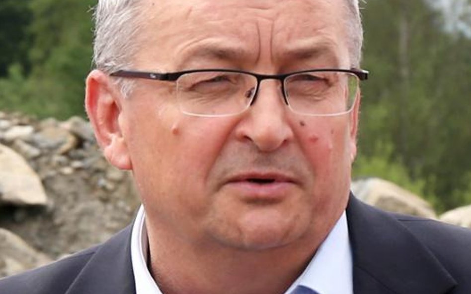 Andrzej Adamczyk, minister infrastruktury 21 (-5,3); 18,7 (-1,9)