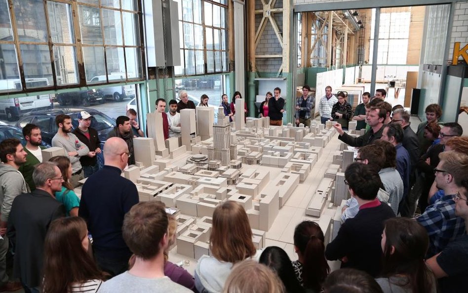 Model zabudowy Placu Defilad przygotowany przez studentów Szkoły Architektury, Dizajnu i Inżynierii 