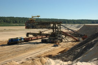 Na warszawskim odcinku rzeki działa co najmniej pięć komercyjnych kopalni piasku