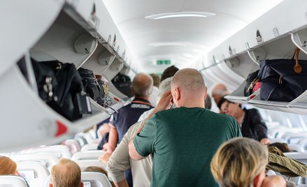 Jak spakować bagaż do samolotu, by nie wpaść w kłopoty
