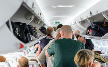 Jak spakować bagaż do samolotu, by nie wpaść w kłopoty