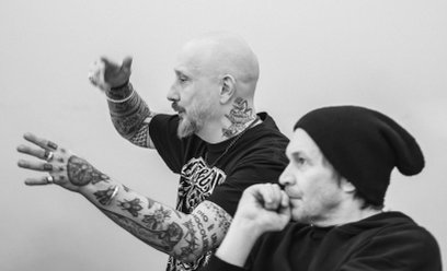 Paweł Demirski (od lewej) i Remigiusz Brzyk podczas próby czytanej