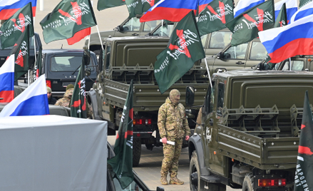 Ceremonia przekazania przez rosyjski ruch „Front Ludowy” nowych pojazdów i sprzętu wojskowego dla od