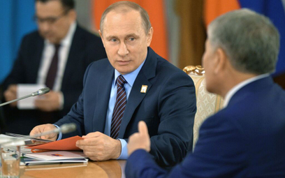 Prezydent Putin tłumaczy się w Astanie z własnej polityki gospodarczej .