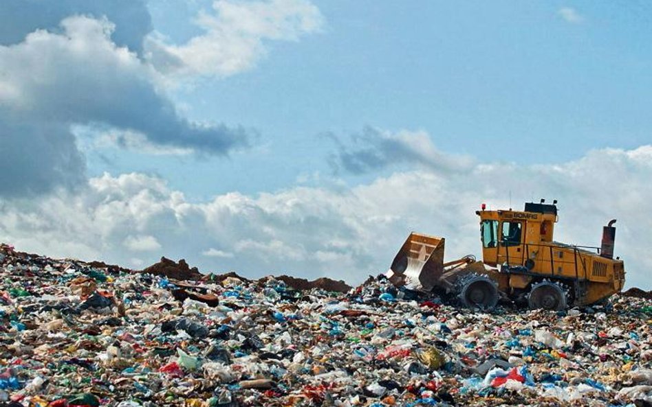 Plastikowe odpady można wykorzystać na wiele sposobów. W Polsce przerabianych jest ich zaledwie 10 p