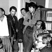 Grzegorz Przemyk (piąty od lewej) w czerwcu 1981 r., dwa lata przed śmiercią. Na zdjęciu m.in. Jerzy