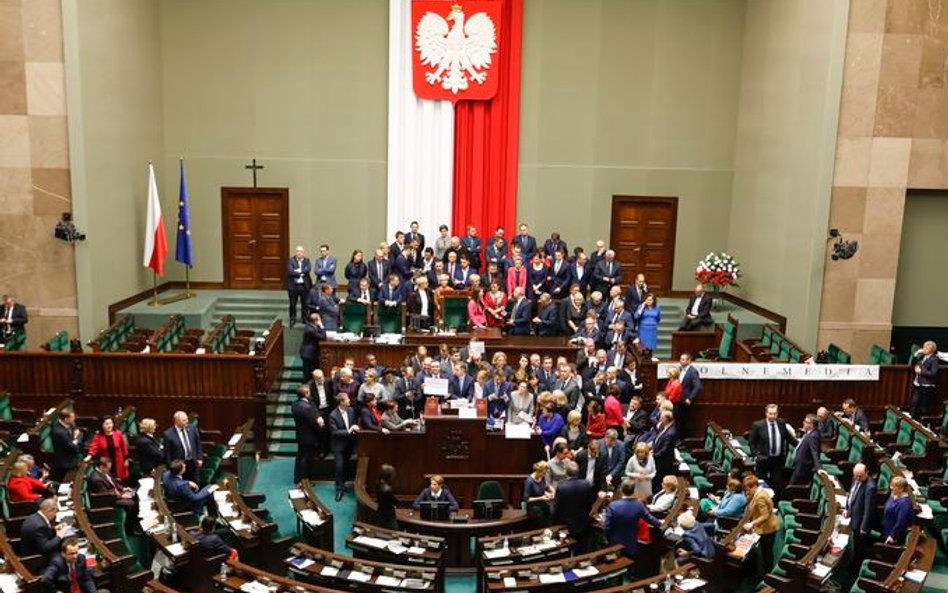 Posłanka PiS proponuje: Puszczać im TV Trwam, może się nawrócą