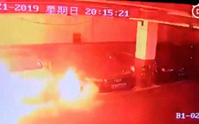 Tesla zna przyczynę zapalenia się auta na parkingu w Szanghaju