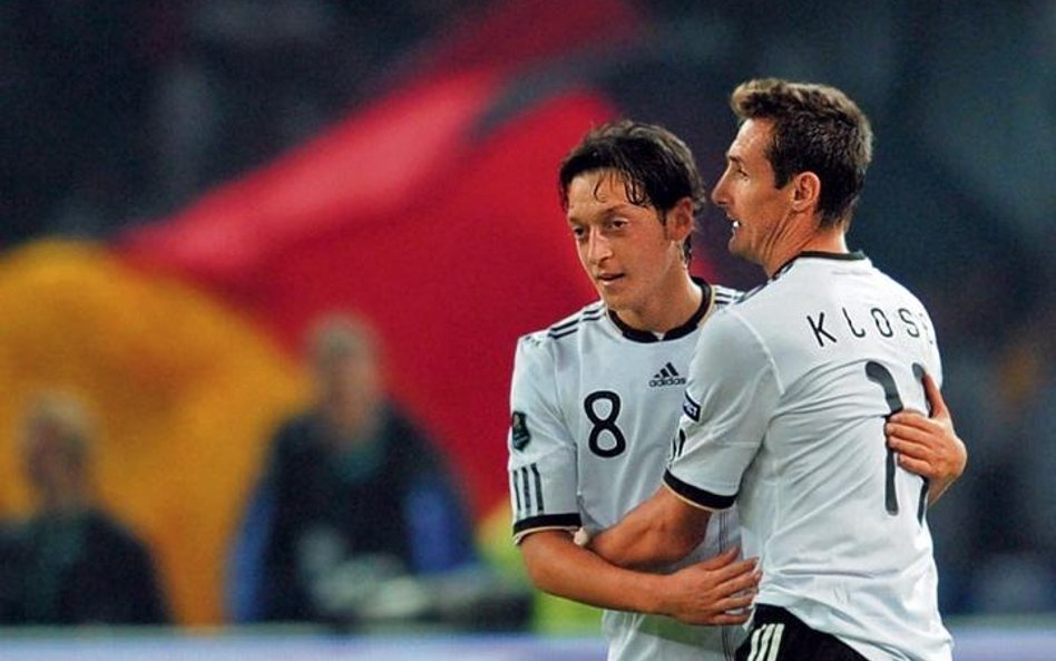 Mesut Oezil i Miroslav Klose