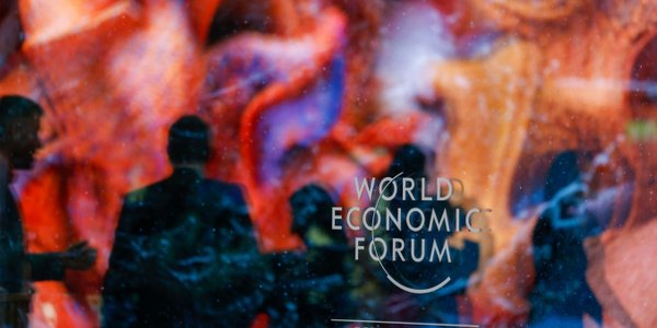 „W razie pożaru użyj schodów”. Najdziwniejsze tematy paneli w historii Davos