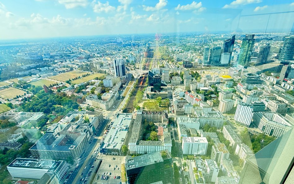 Widok w kierunku placu Zawiszy - po lewej stronie widoczny Zespół Stacji Filtrów