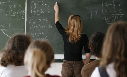 Chrabota: Pauperyzacja + luka pokoleniowa = wtórny analfabetyzm