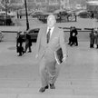 George Hunter White, jeden z mózgów specjalnej operacji CIA, sam w specjalnie wyposażonych mieszkani