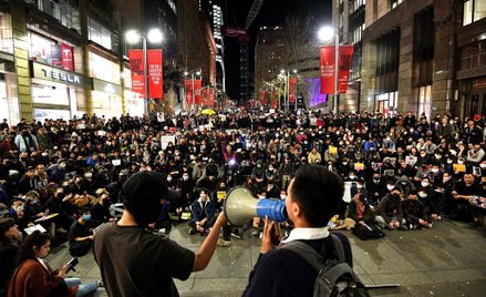 Chińskie radiowozy na ulicach Australii. "Żart"