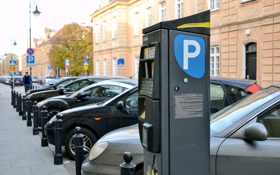 Pobieranie opłat za parkowanie w sobotę budziło wątpliwości. Teraz sytuacja ma być dla wszystkich ja