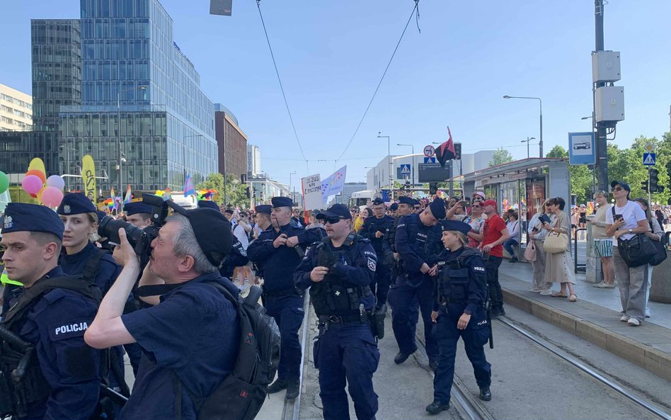 Na miejsce incydentu skierowano duże siły policyjne