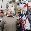 Z obrońcami krzyża zgadza się blisko co ósmy ankietowany. W sprawie budowy pomnika zdania są podziel