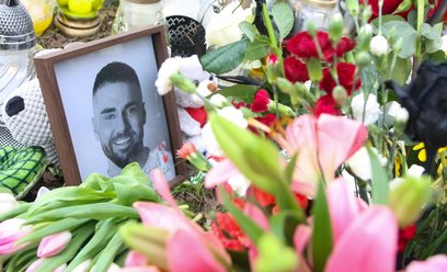 Kwiaty i znicze w miejscu tragicznego wypadku posła Łukasza Litewki