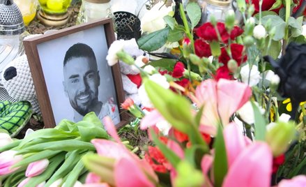 Kwiaty i znicze w miejscu tragicznego wypadku posła Łukasza Litewki