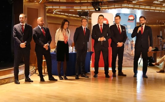 Dyrektorzy regionalni sieci sprzedaży biura podróży Itaka