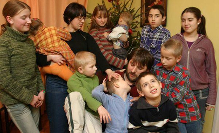 Niemal 75 proc. pieniędzy potrzebnych na wprowadzenie nowych, rządowych pomysłów na pomoc dzieciom i