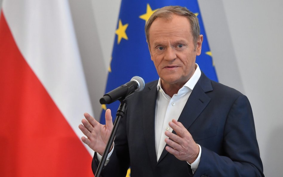 Donald Tusk (na zdjęciu) tłumaczył, że nie chce wpaść w pułapkę zastawioną przez PiS