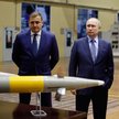 Prezydent Rosji Władimir Putin wraz z gubernatorem obwodu tulskiego Aleksiejem Diuminem (z lewej) po