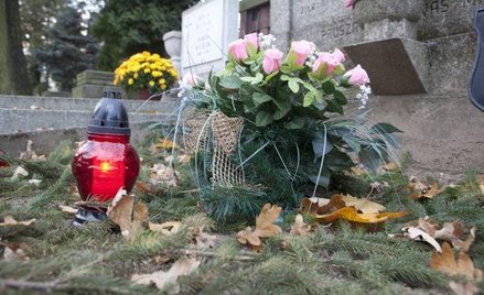 Obniżenie zasiłku wpłynęło na to, ile wydajemy na pogrzeb