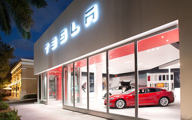 Tesla wpada we własne sidła. Nadprodukcja, auta dostępne od ręki, rabaty