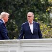 Donald Trump i James McCrery podczas niedawnego spaceru po dachach budynków tworzących kompleks Biał