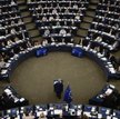 Europarlament krytykuje Polskę