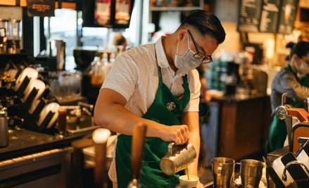 Starbucks przeprasza za przeterminowane jedzenie w Chinach