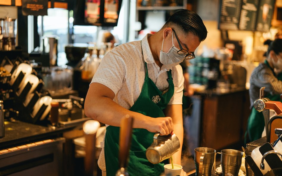 Starbucks wprowadzi w Polsce kubki z kaucją. Kiedy?