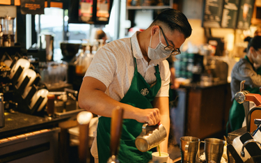 Starbucks przeprasza za przeterminowane jedzenie w Chinach