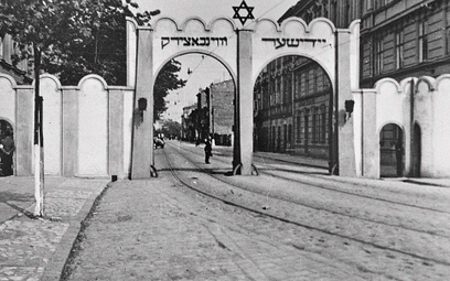 Brama główna getta w Krakowie u wylotu ulicy Limanowskiego