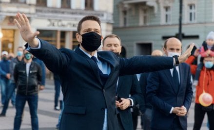 Rafał Trzaskowski energicznie rozpycha się na opozycyjnej scenie, zdominowanej ostatnio przez Szymon