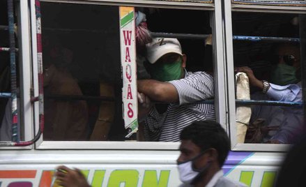 Pakistan: Pierwsza doba z ponad 100 ofiarami COVID-19